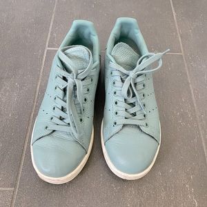 Adidas Stan Smith leather sneakers. Pristine!